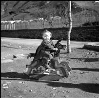 [Persone lungo il fiume Bidente, 1949