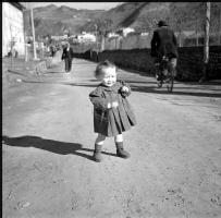 [Persone lungo il fiume Bidente, 1949