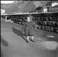 [Persone lungo il fiume Bidente, 1949
