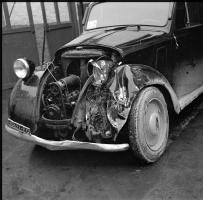 [Automobile incidentata ; Bambini ; Ritratto di giovane donna : 15 dicembre 1949