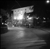 [Folla davanti a una chiesa ; Processione : 28 maggio 1949