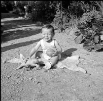 [Gruppi di persone al fiume ; Ritratti : 10 luglio 1949