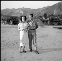 [Gruppi di persone al fiume ; Ritratti : 10 luglio 1949